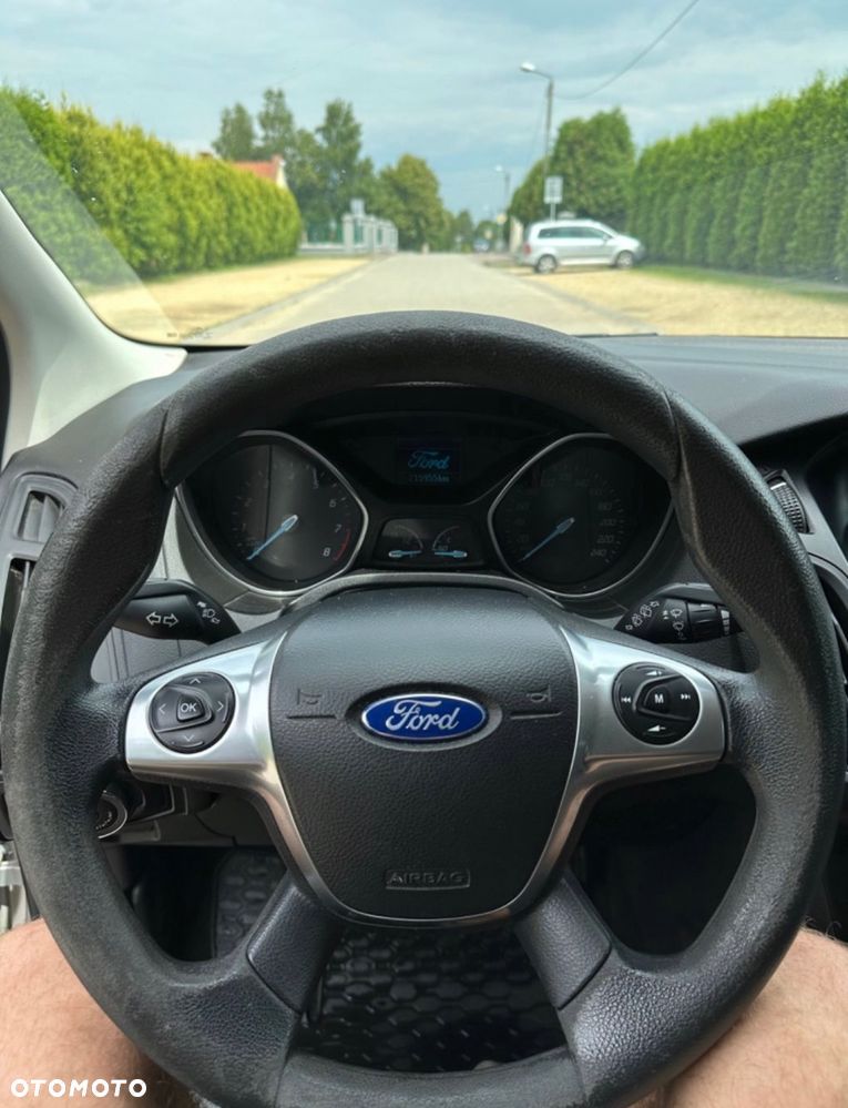 Ford Focus 1.6 Edition - 9