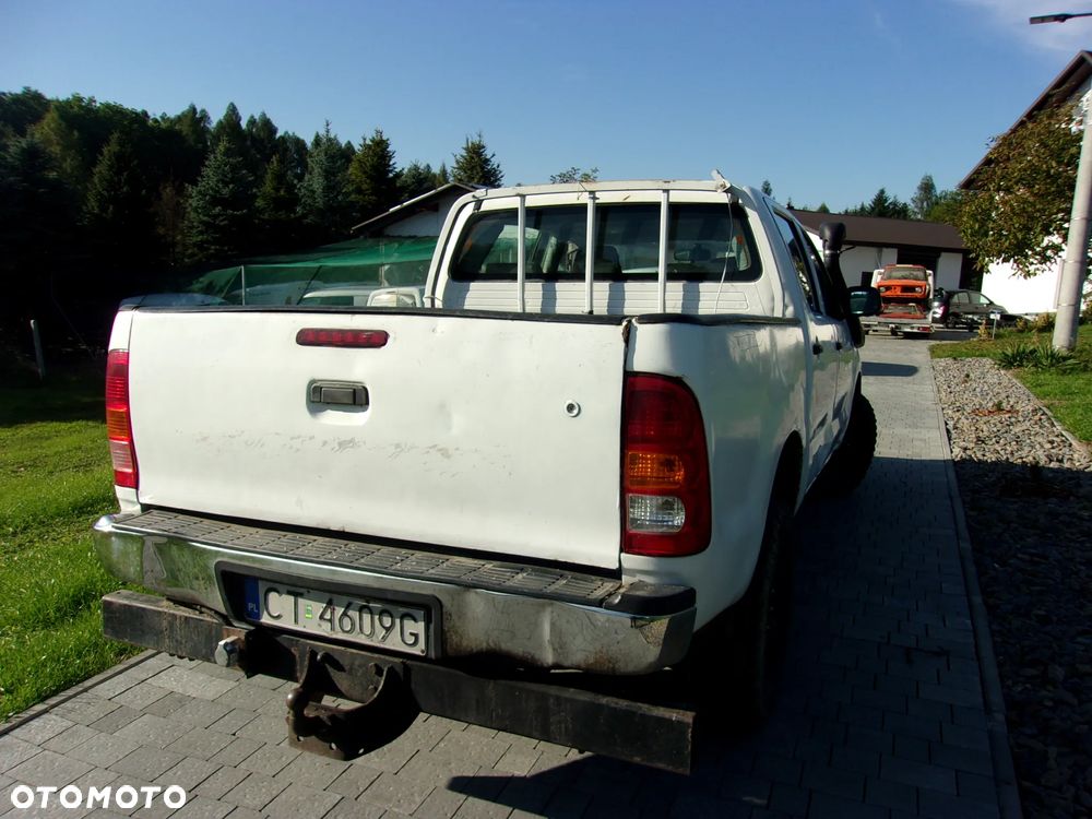 Toyota Hilux 2.5 D-4D Active - 10