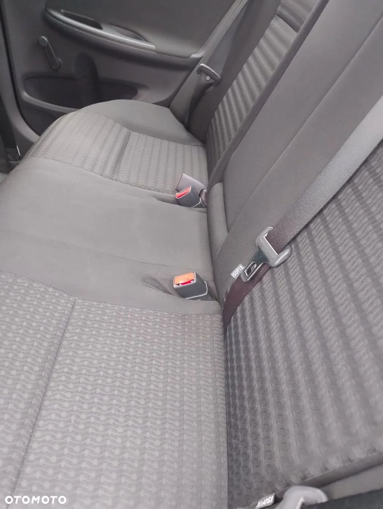 Toyota Corolla - 12