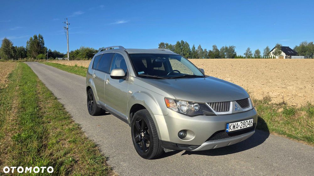 Mitsubishi Outlander - 2