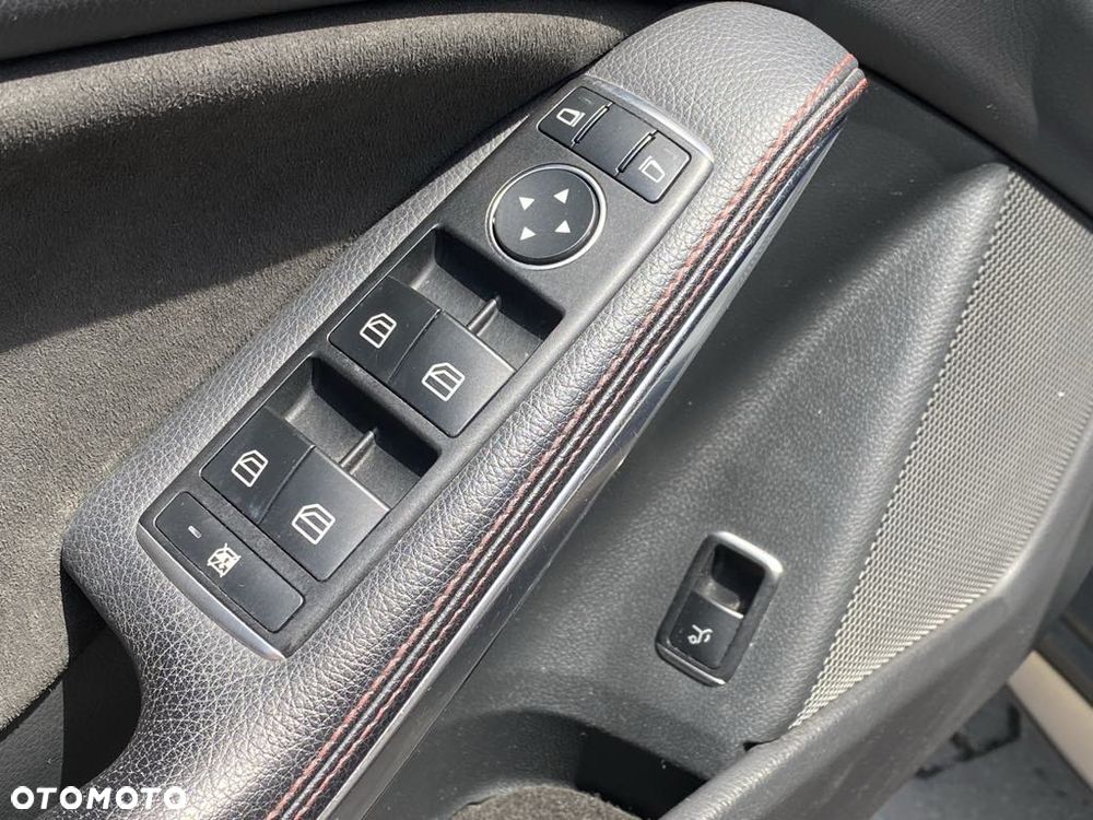 Mercedes-Benz GLA 250 4-Matic AMG Line - 21