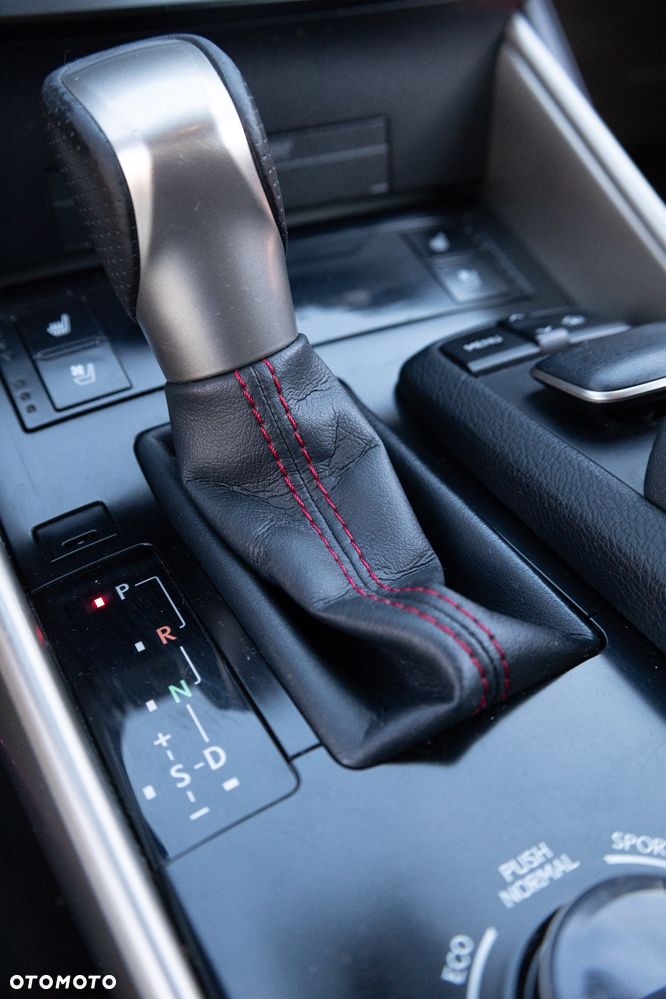 Lexus IS 300h F Sport - 21