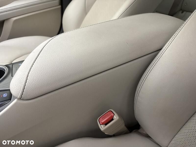 Toyota Camry 2.5 Hybrid Executive CVT - 18