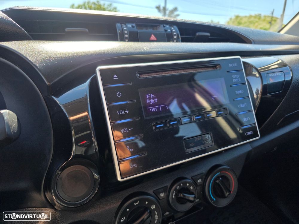 Toyota Hilux 2.4 D-4D 4WD CD CH - 18