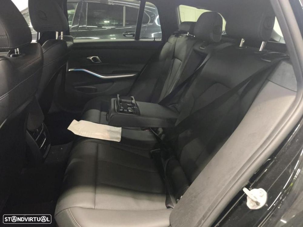 BMW 330 e Pack Desportivo M Auto - 3