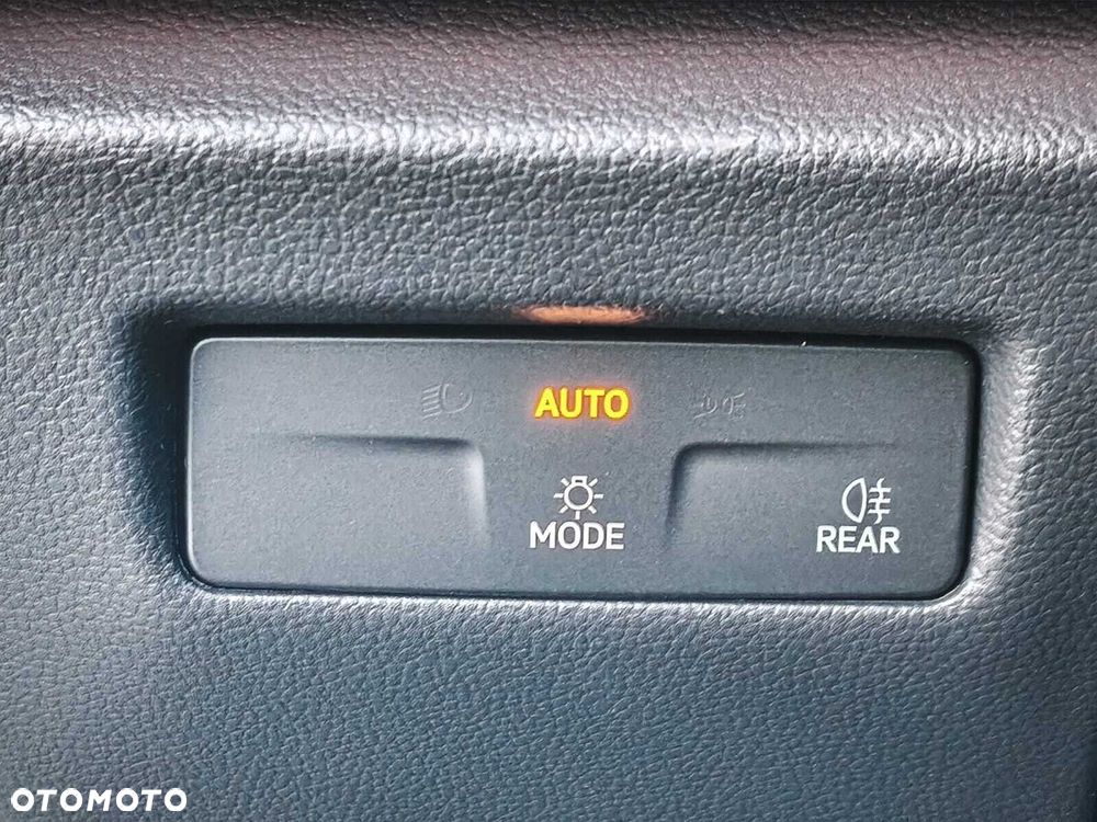 Volkswagen Passat Variant 2.0 TDI SCR Business DSG - 22