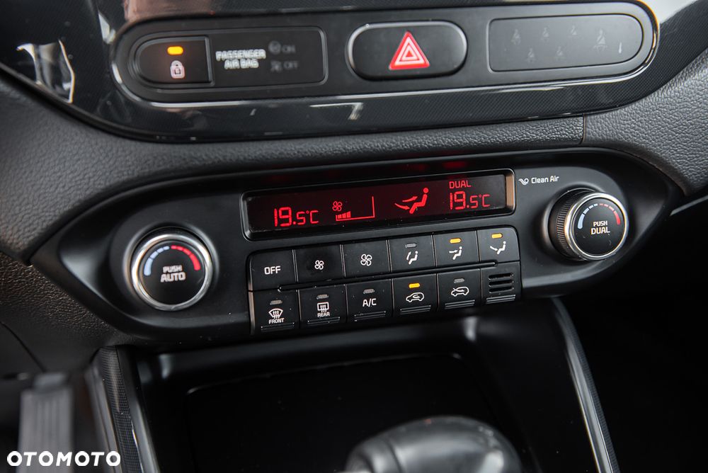 Kia Carens 1.7 CRDi M 7os - 21