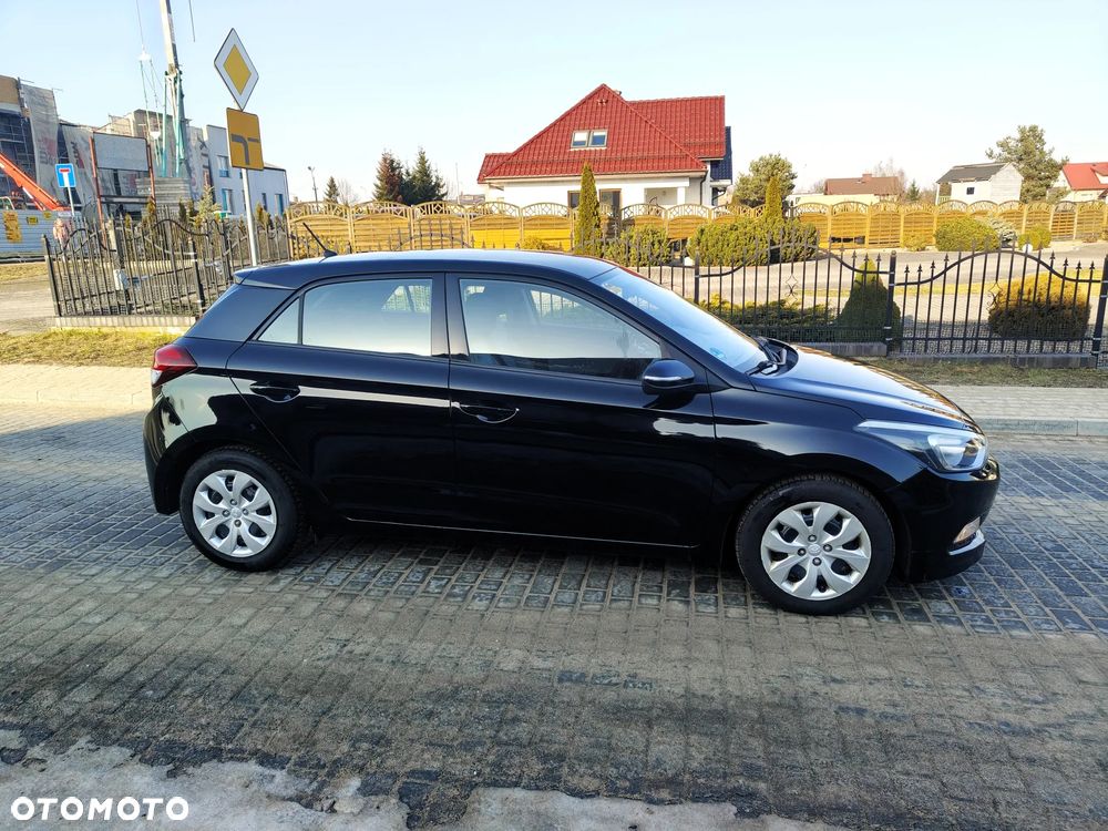Hyundai i20 blue 1.2 - 12