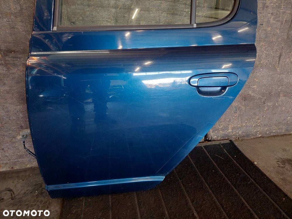 DRZWI KOMPLETNE LEWY TYŁ TOYOTA YARIS I 8P4 - 2
