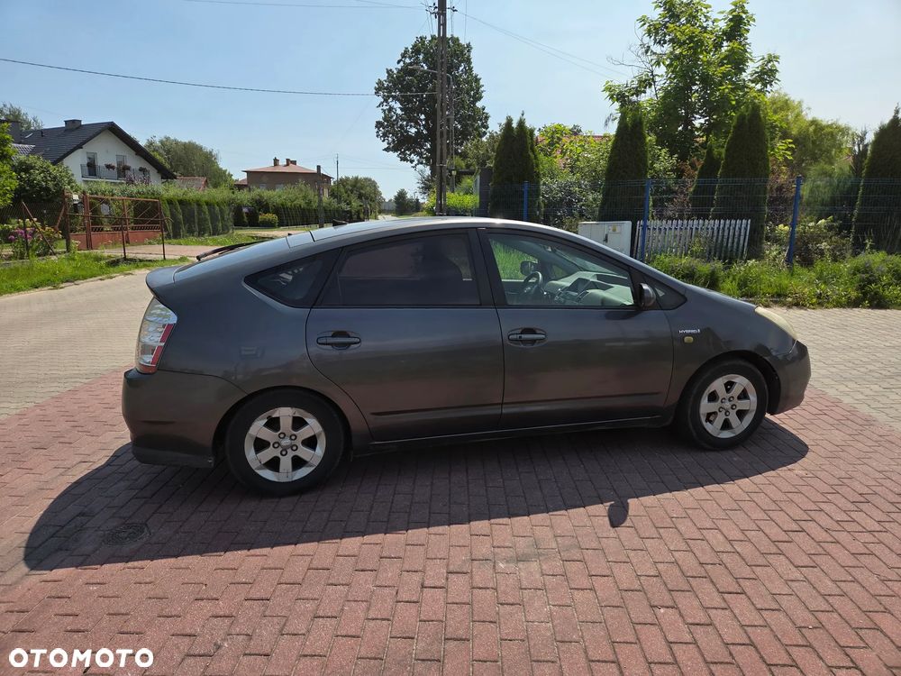 Toyota Prius - 4