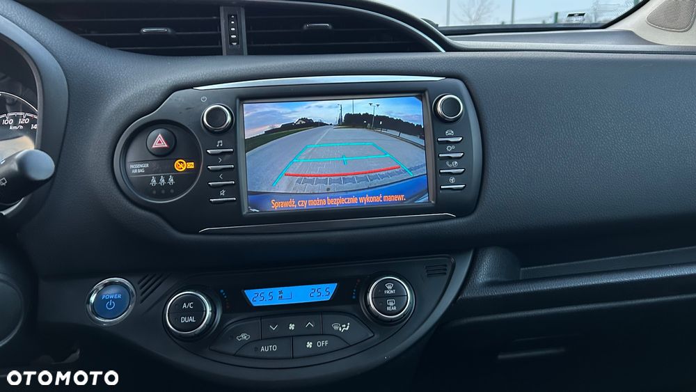 Toyota Yaris Hybrid 100 Business Edition - 37