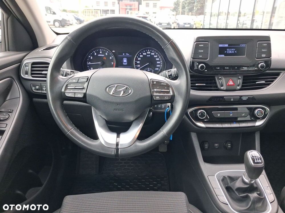 Hyundai i30 1.5 DPI Classic + - 17
