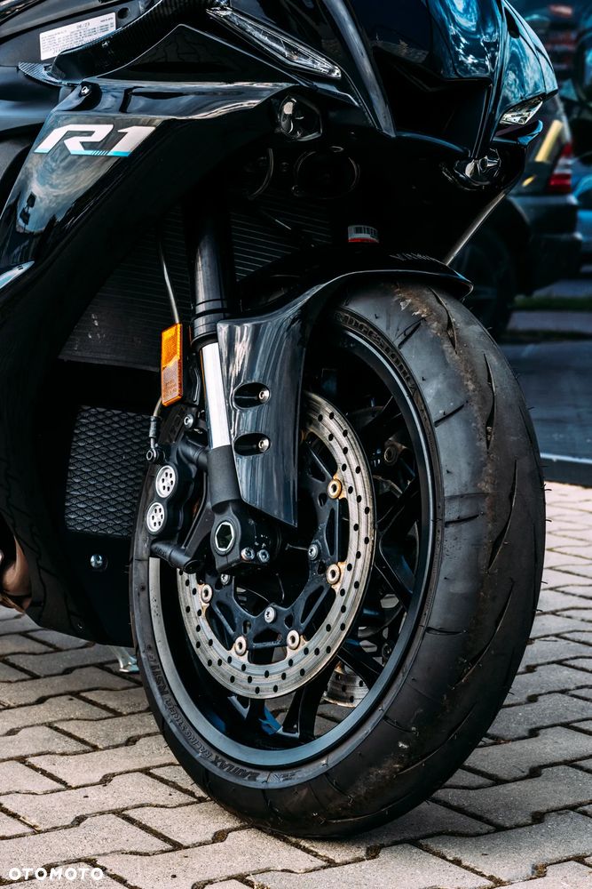 Yamaha R1 - 6