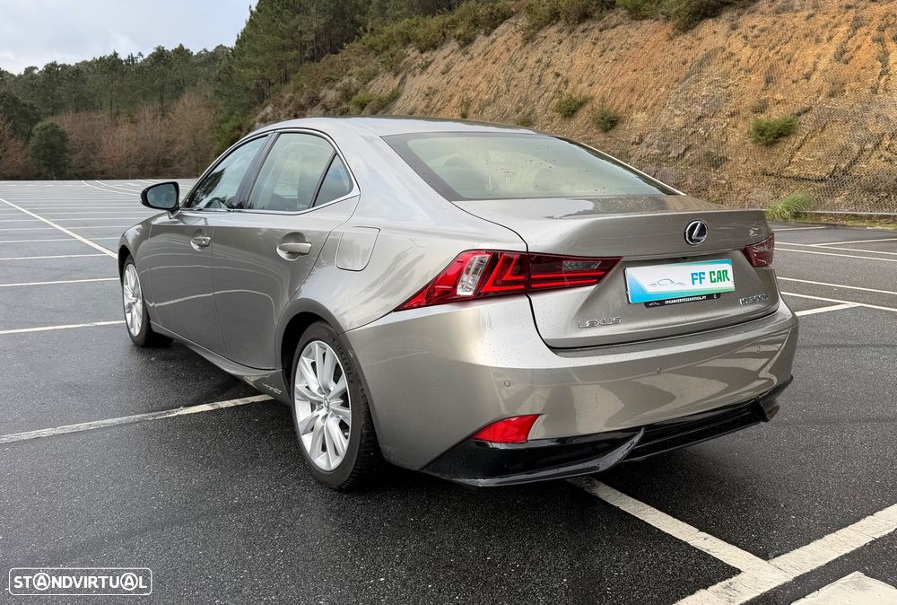 Lexus IS 300H Pack Executive+ - 9