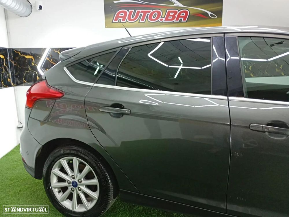 Ford Focus - 37