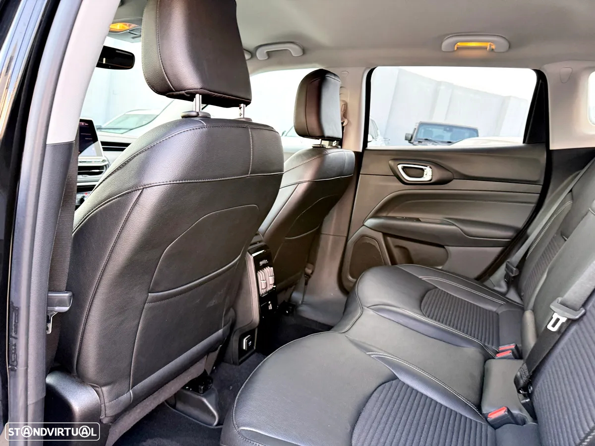 Jeep Compass - 32