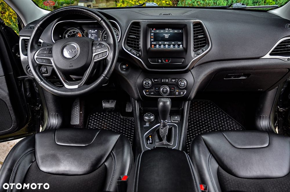 Jeep Cherokee - 29