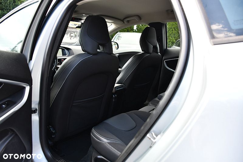 Volvo V40 T2 Geartronic Momentum - 19