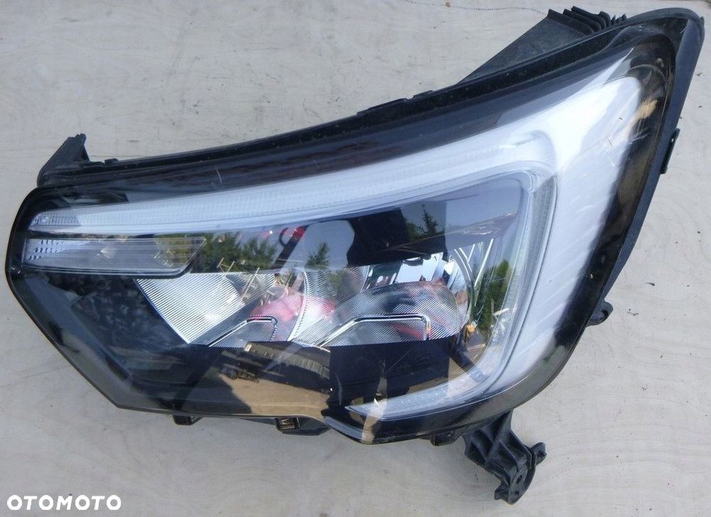 Renault Master Reflektor Lewy 260607867R