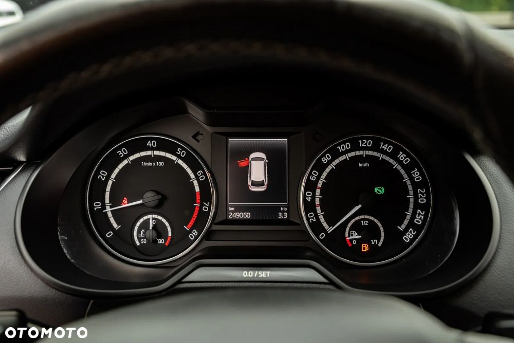 Skoda Octavia 2.0 TSI (Green tec) DSG RS - 30