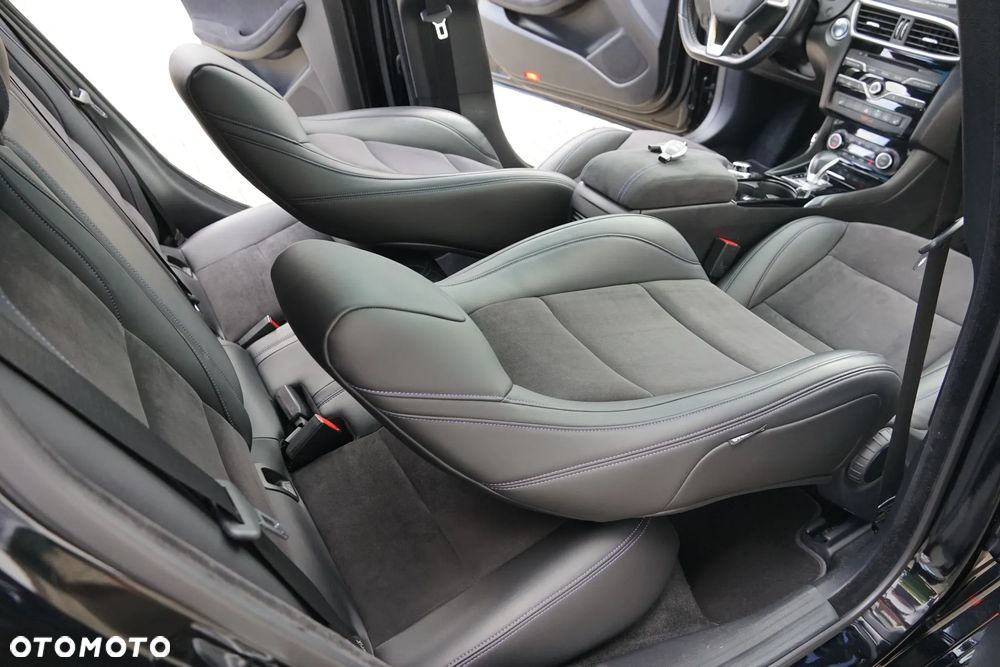 Infiniti Q30 2.0t DCT AWD Sport - 25