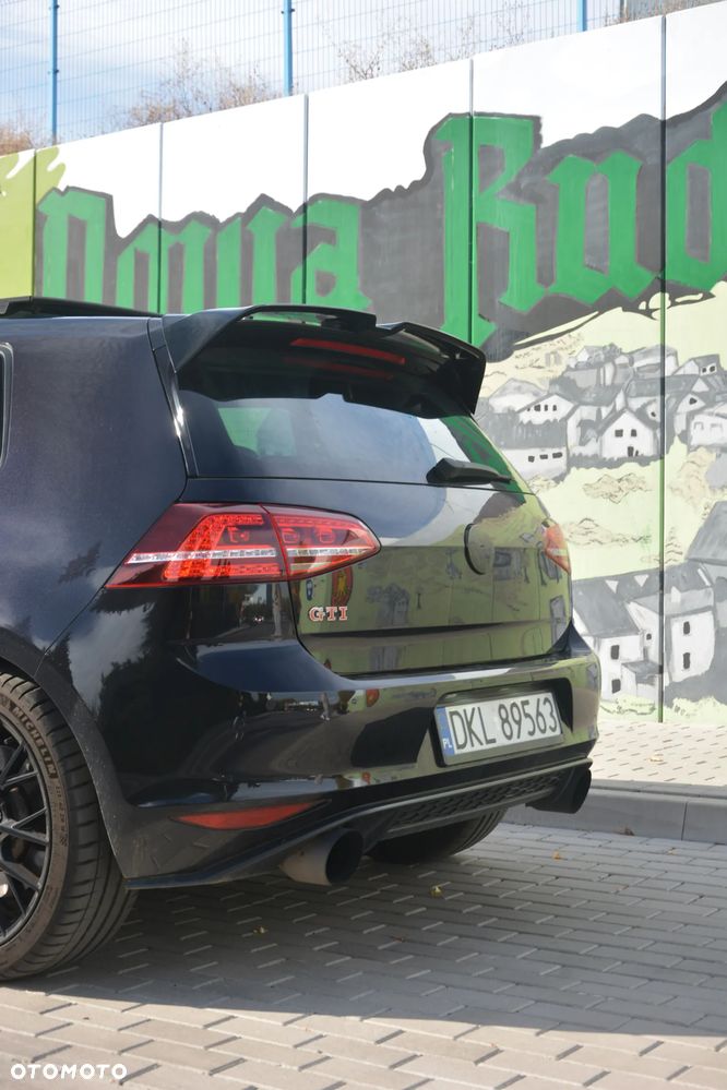 Volkswagen Golf - 10