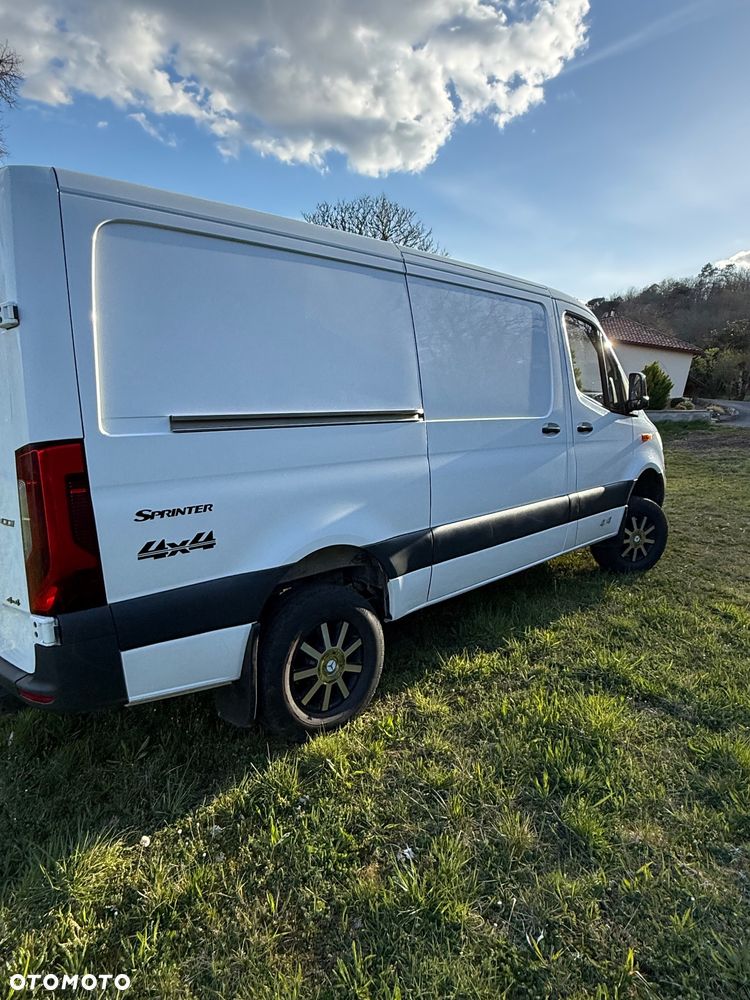 Mercedes-Benz Sprinter - 4