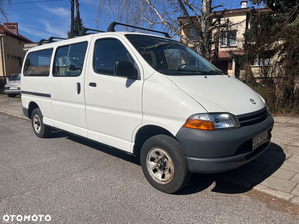 Toyota Hiace - 2