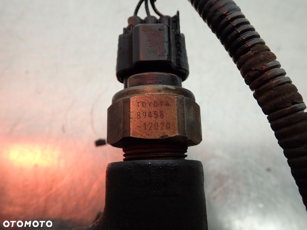 LISTWA WTRYSKOWA TOYOTA COROLLA E12 - 4