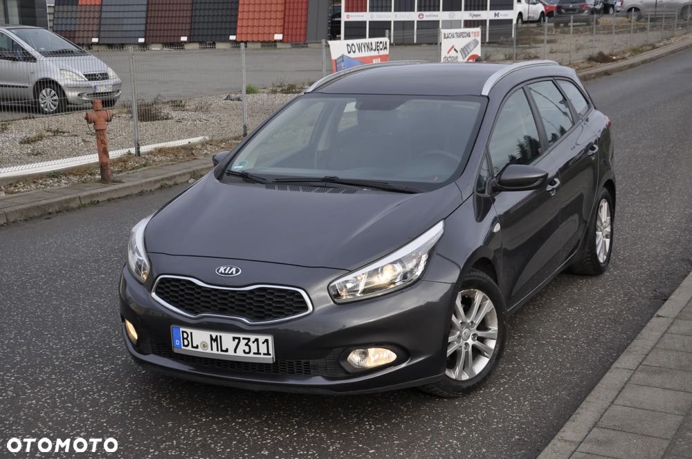 Kia Ceed 1.6 CRDi 128 Fifa World Cup Edition - 1
