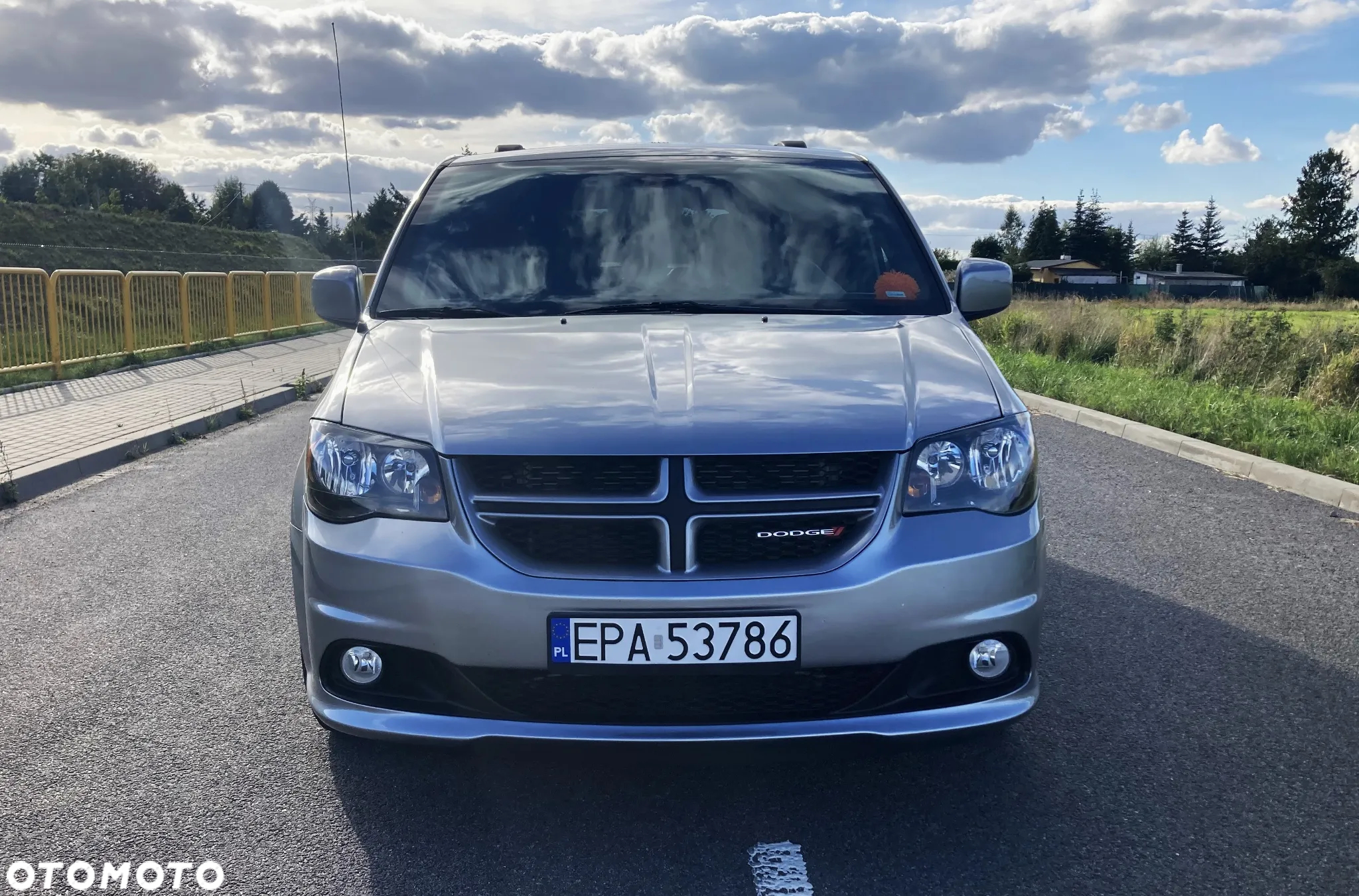 Dodge Grand Caravan - 2