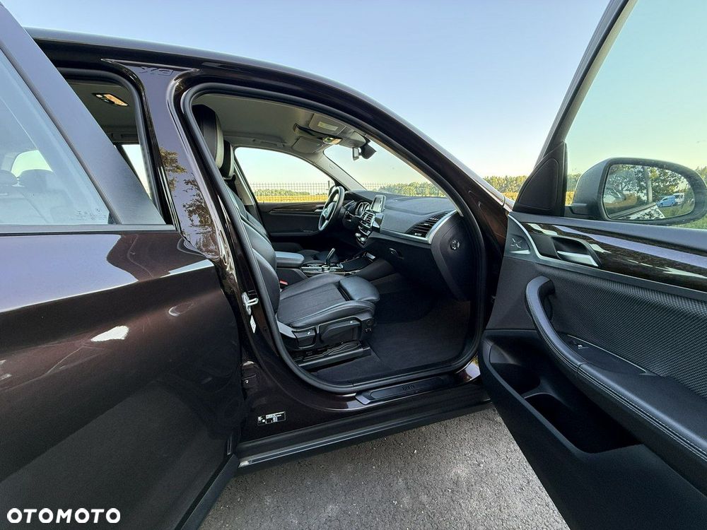 BMW X3 xDrive20i Advantage - 25