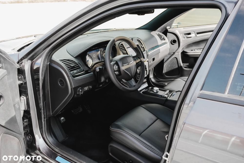 Chrysler 300s - 16