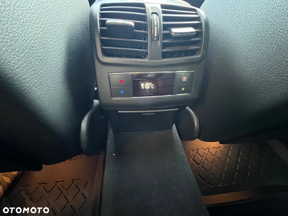Mercedes-Benz Klasa E 300 CDI DPF BlueEFFICIENCY 7G-TRONIC - 19