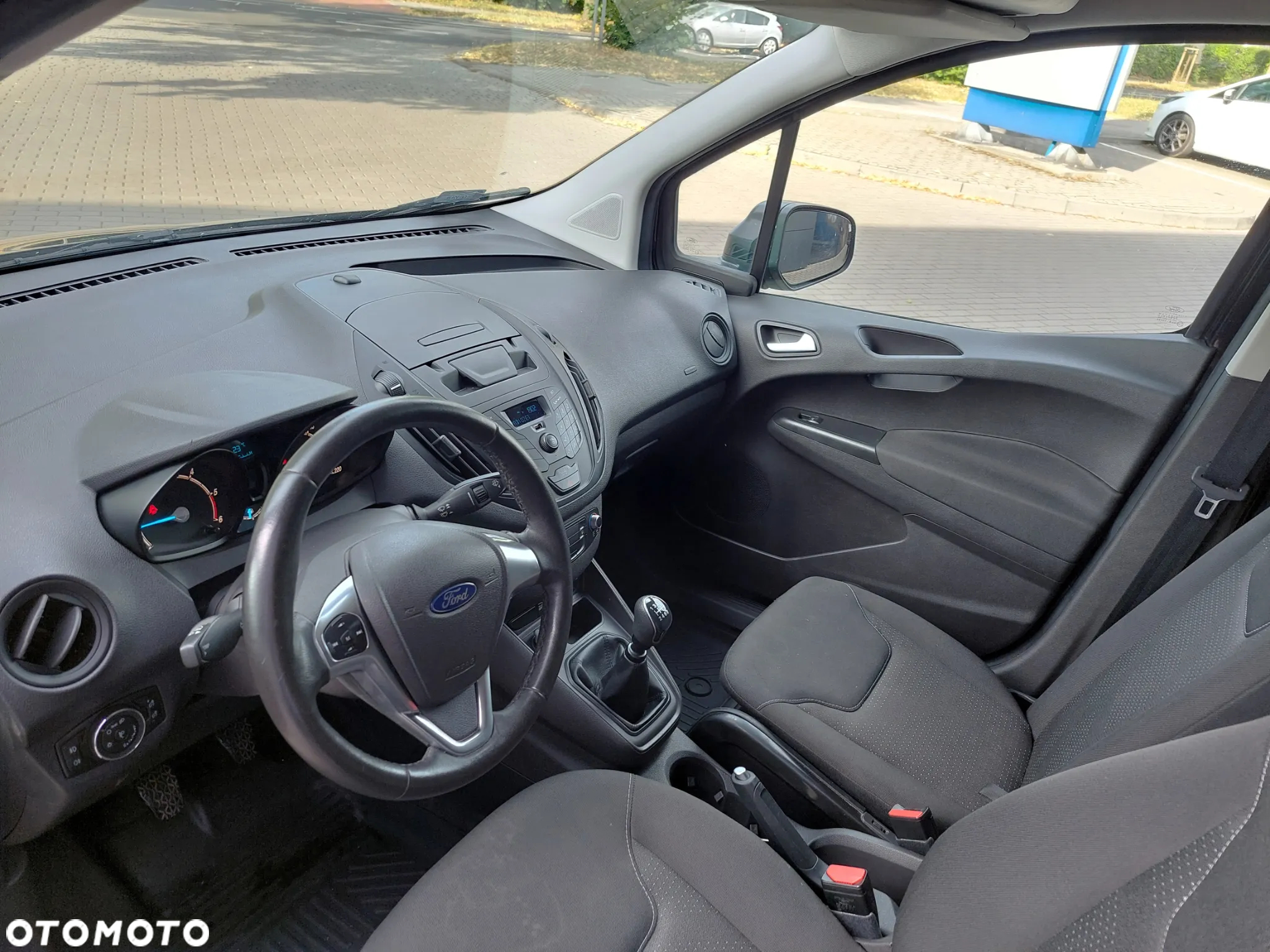 Ford COURIER - 12
