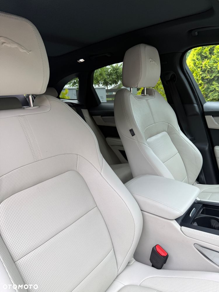 Jaguar F-Pace 2.0 P250 mHEV AWD R-Dynamic Black - 12