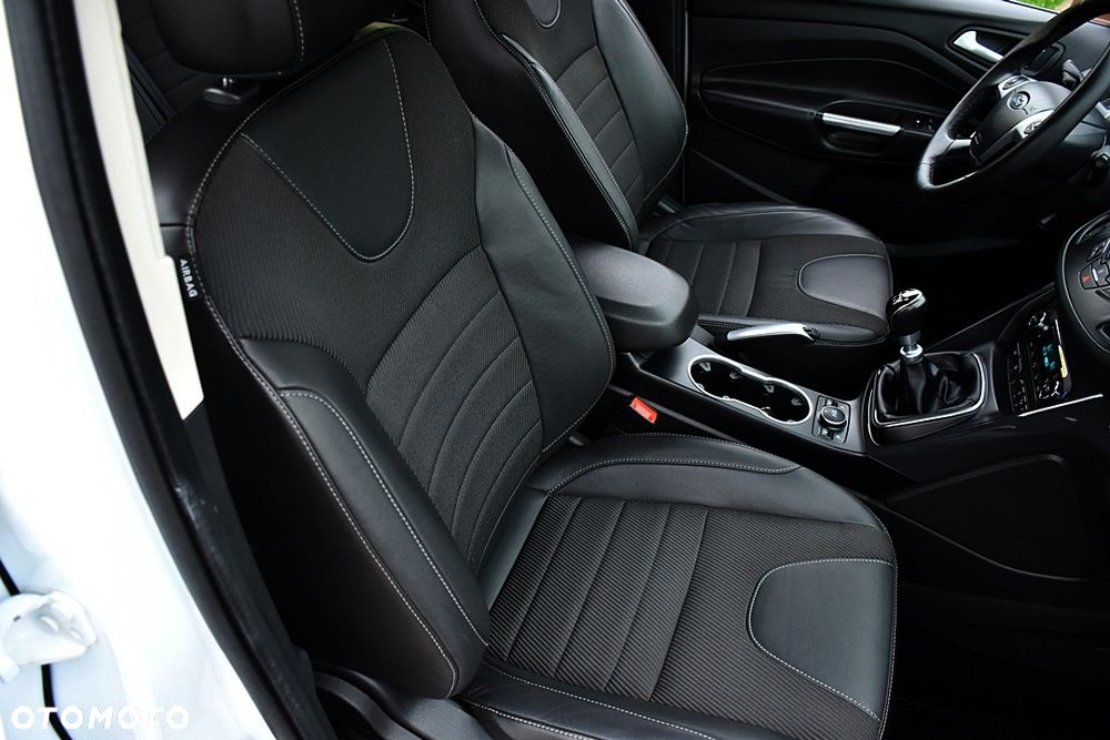 Ford Kuga 2.0 TDCi 4x4 Titanium - 34