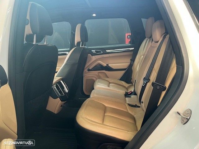 Porsche Cayenne Platinum Edition - 12