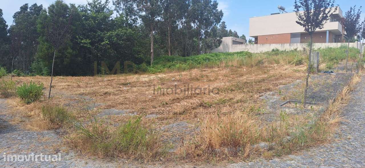 Terreno com 370m2 em São Mamede - Grande imagem: 2/4