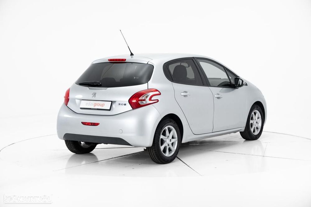 Peugeot 208 - 4
