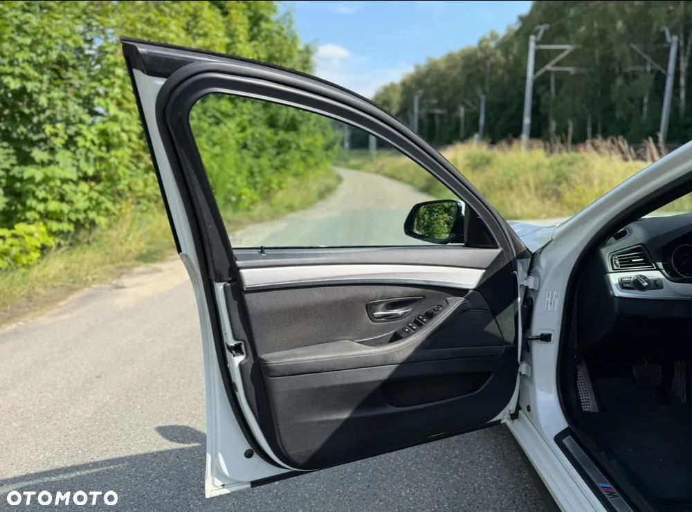 BMW Seria 5 520d M Sport - 11