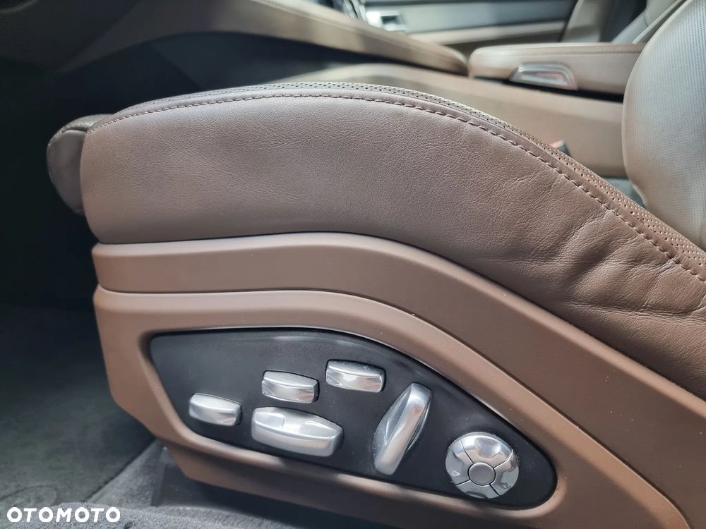 Porsche Panamera 4 e-Hybrid Sport Turismo - 32