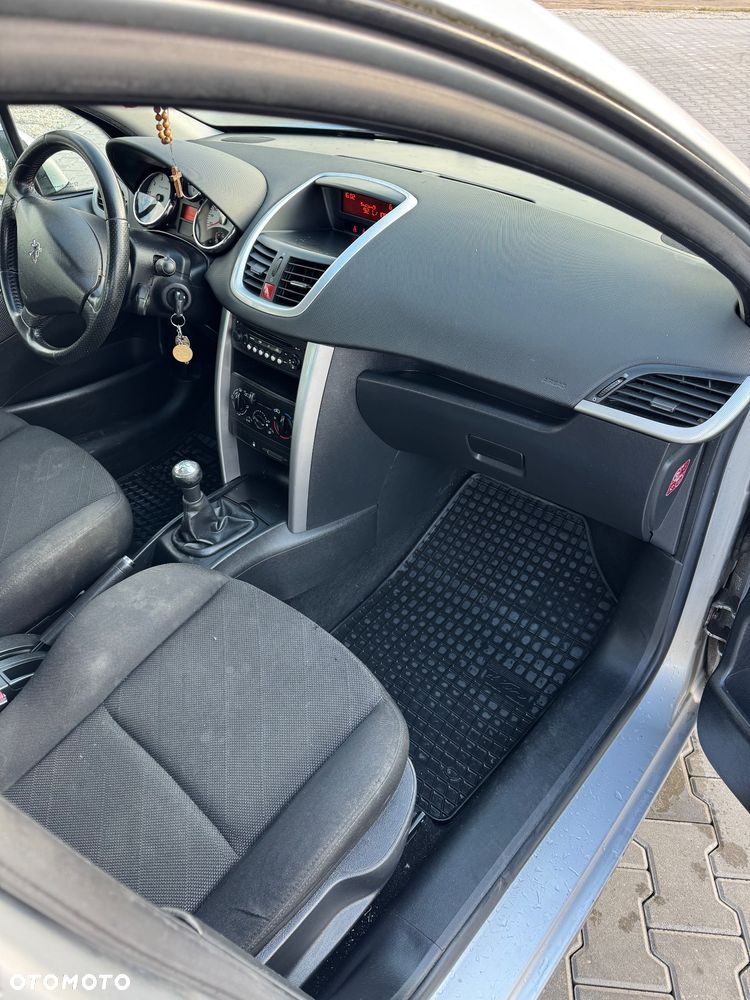 Peugeot 207 1.4 16V Presence - 14