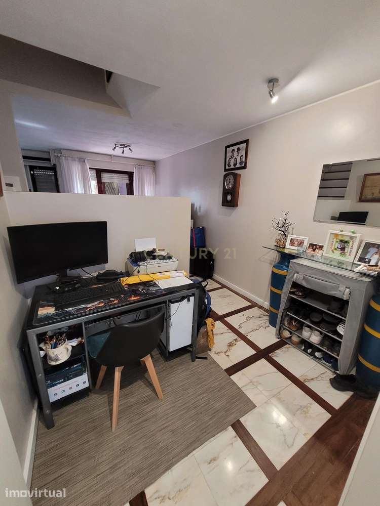 T3 Duplex Remodelado na Senhora da Hora - Grande imagem: 2/27