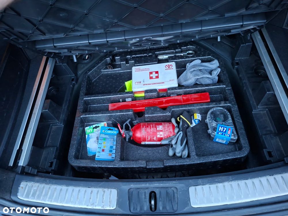 Toyota Avensis 2.0 D-4D Sol - 24
