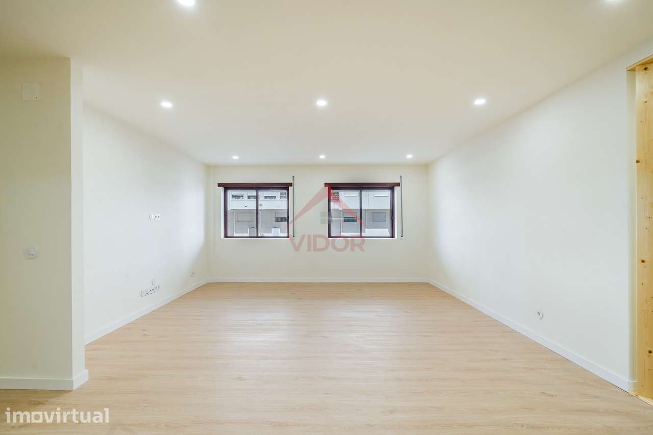 Apartamento T1 Abadias – Excelente Localização - Grande imagem: 3/15