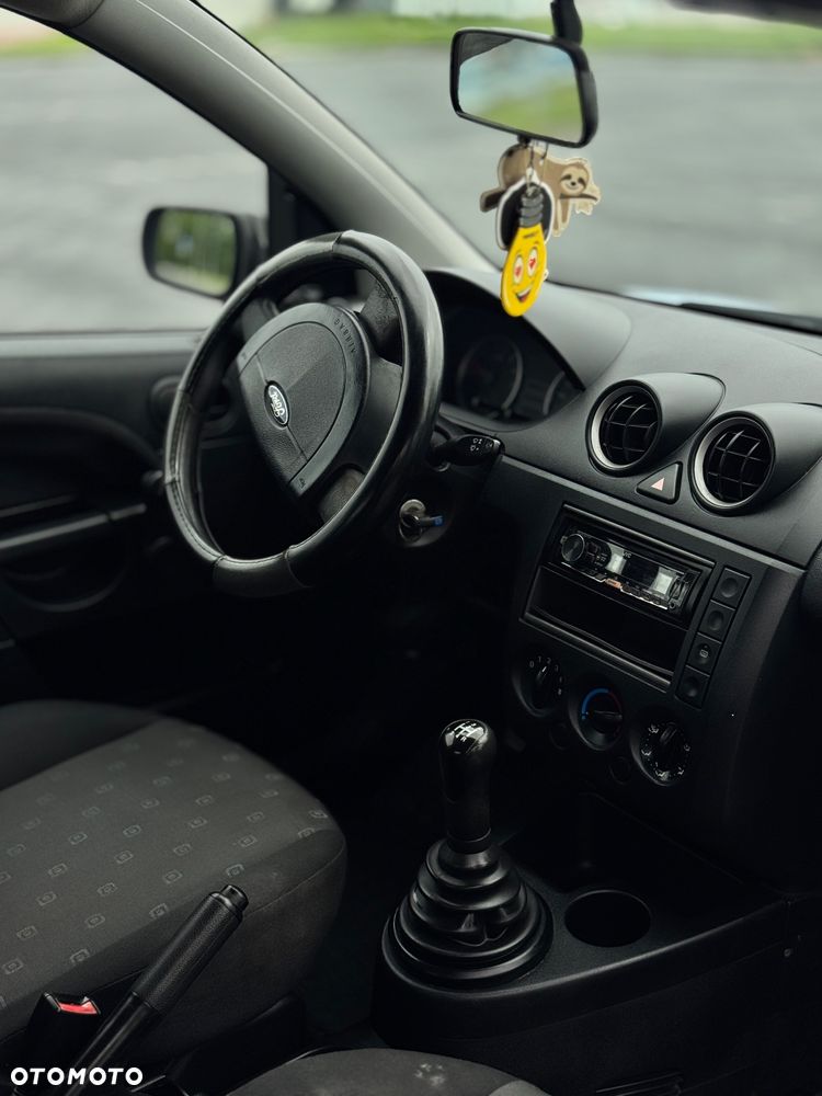 Ford Fiesta 1.3 Ambiente - 12