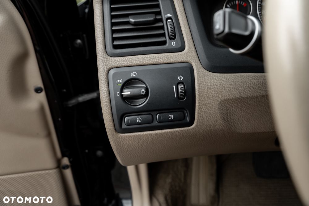 Volvo XC 70 AWD Momentum - 31