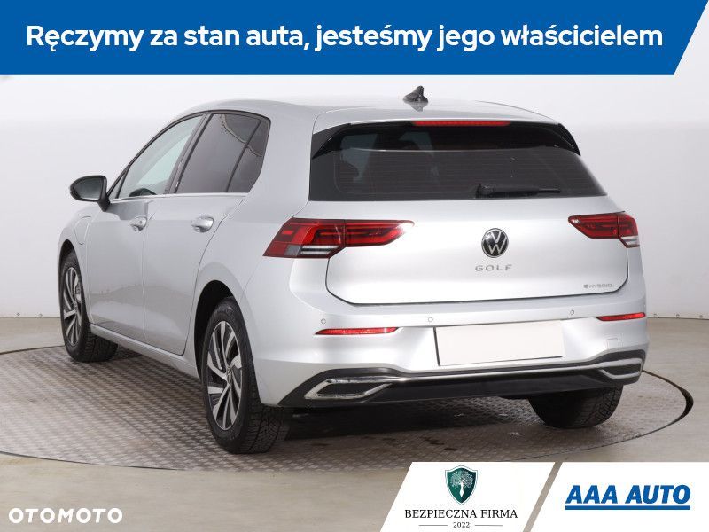 Volkswagen Golf - 6