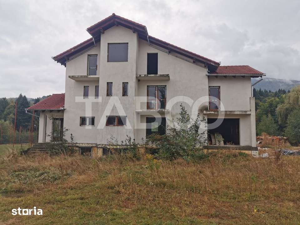 Pensiune  la Rosu480 mp de vanzare Statiune Climaterica Sambata de Sus - Imagine principală: 2/9